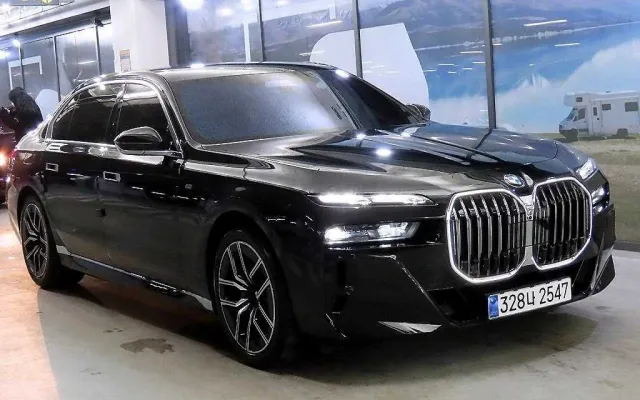 G70슈팅브레이크 중고차 7시리즈 (G70) 740d xDrive M 스포츠 매물 사진 4 - 2025/02 15,402km